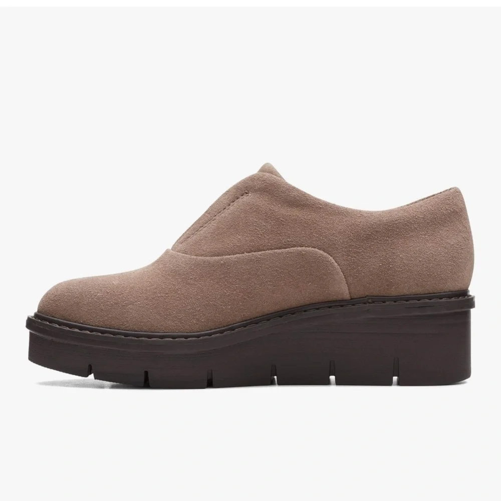 Clarks airabell real suede leather tan  slippers flats new in box 6.5 m